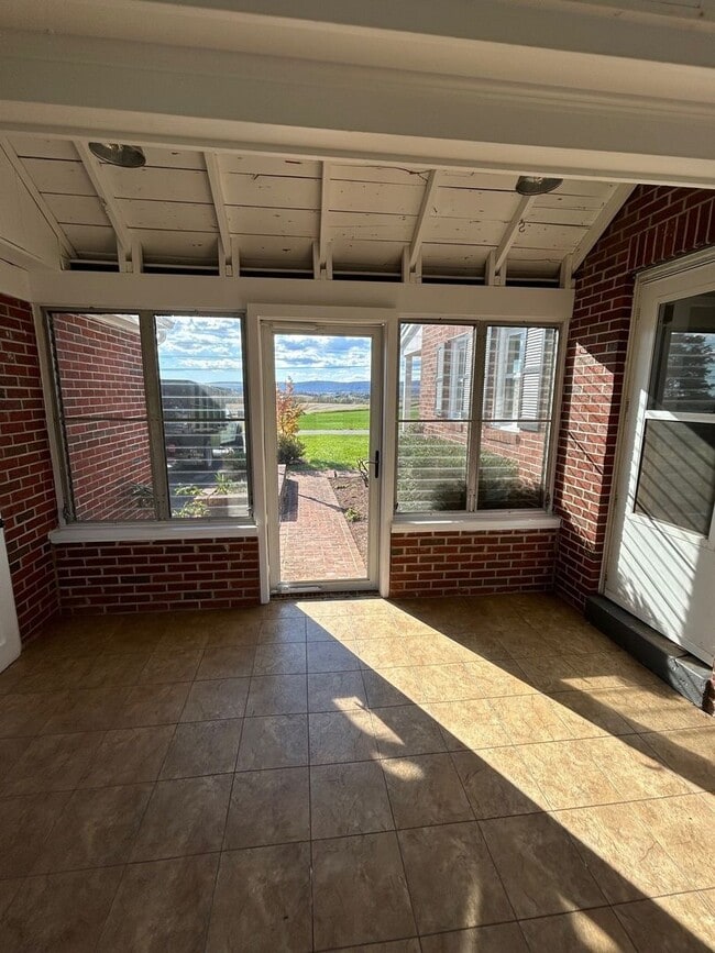 Building Photo - Remodeled rancher just outside of Frederick with stunning mountain views ready for you!