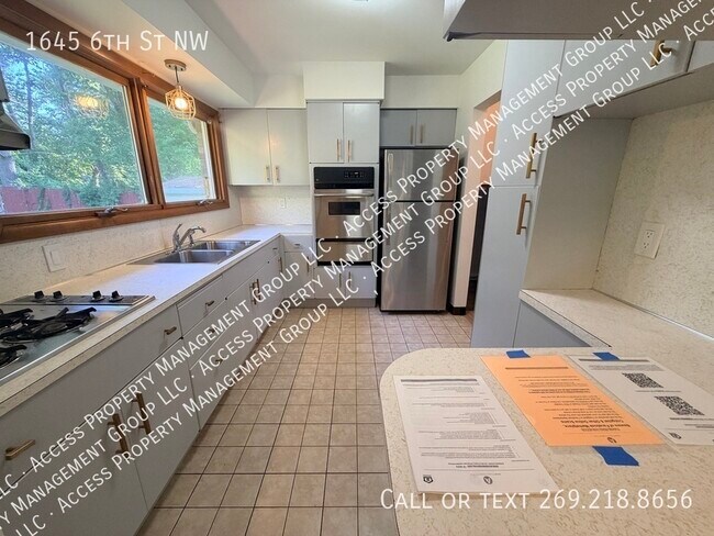 Building Photo - 1645 6th St NW