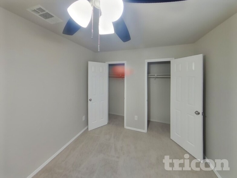 Building Photo - 909 Zoe St