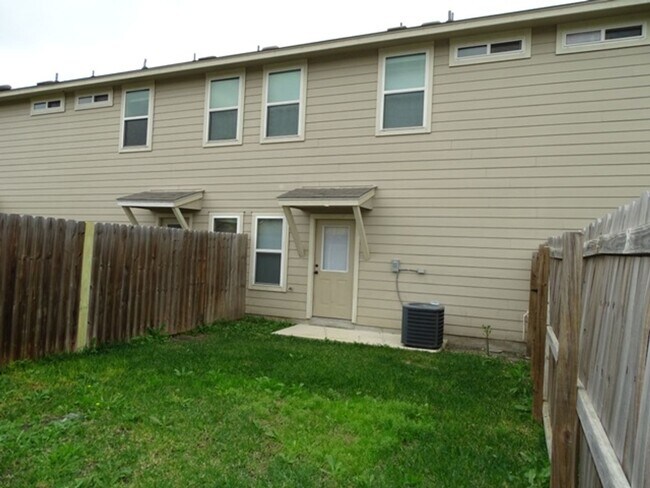 Building Photo - 6619 Arancione Ave