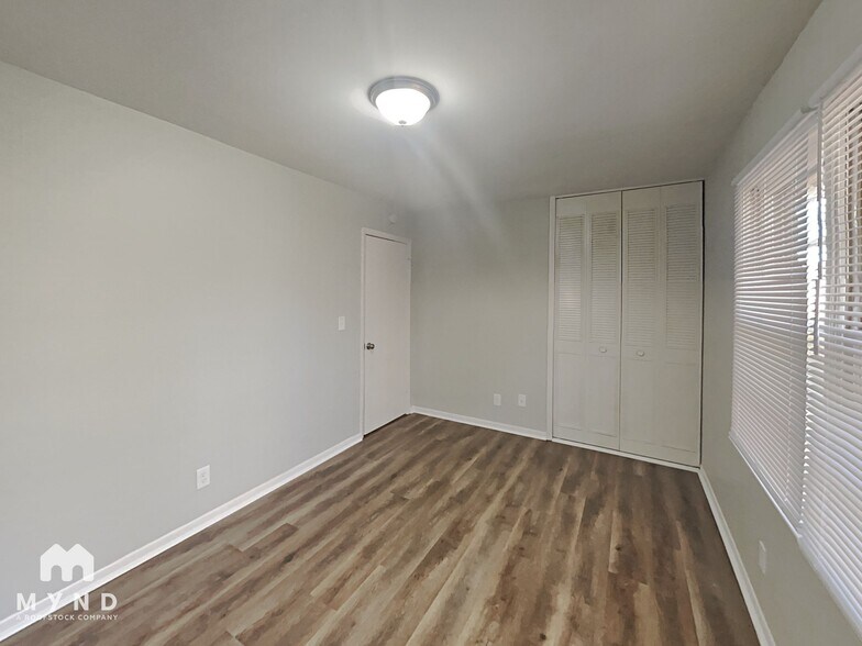 Building Photo - 3672 Stanford Cir