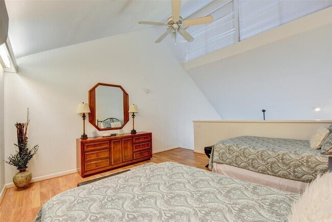 Building Photo - 12600 Melville Dr