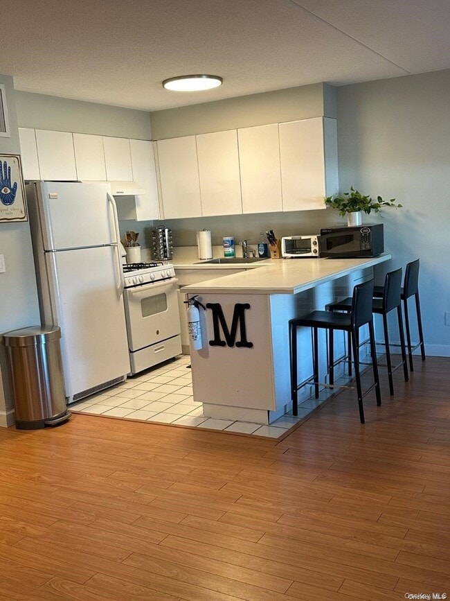 Building Photo - 170 W Broadway