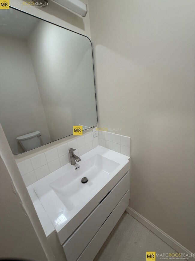 Building Photo - 1755 Beacon St