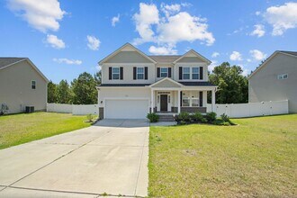 Building Photo - Gorgeous 3 Bed 2.5 Bath Home in Lexington Plantation