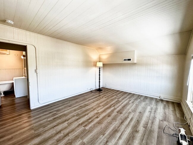 Building Photo - 137-B Court St. Petaluma, CA 94952