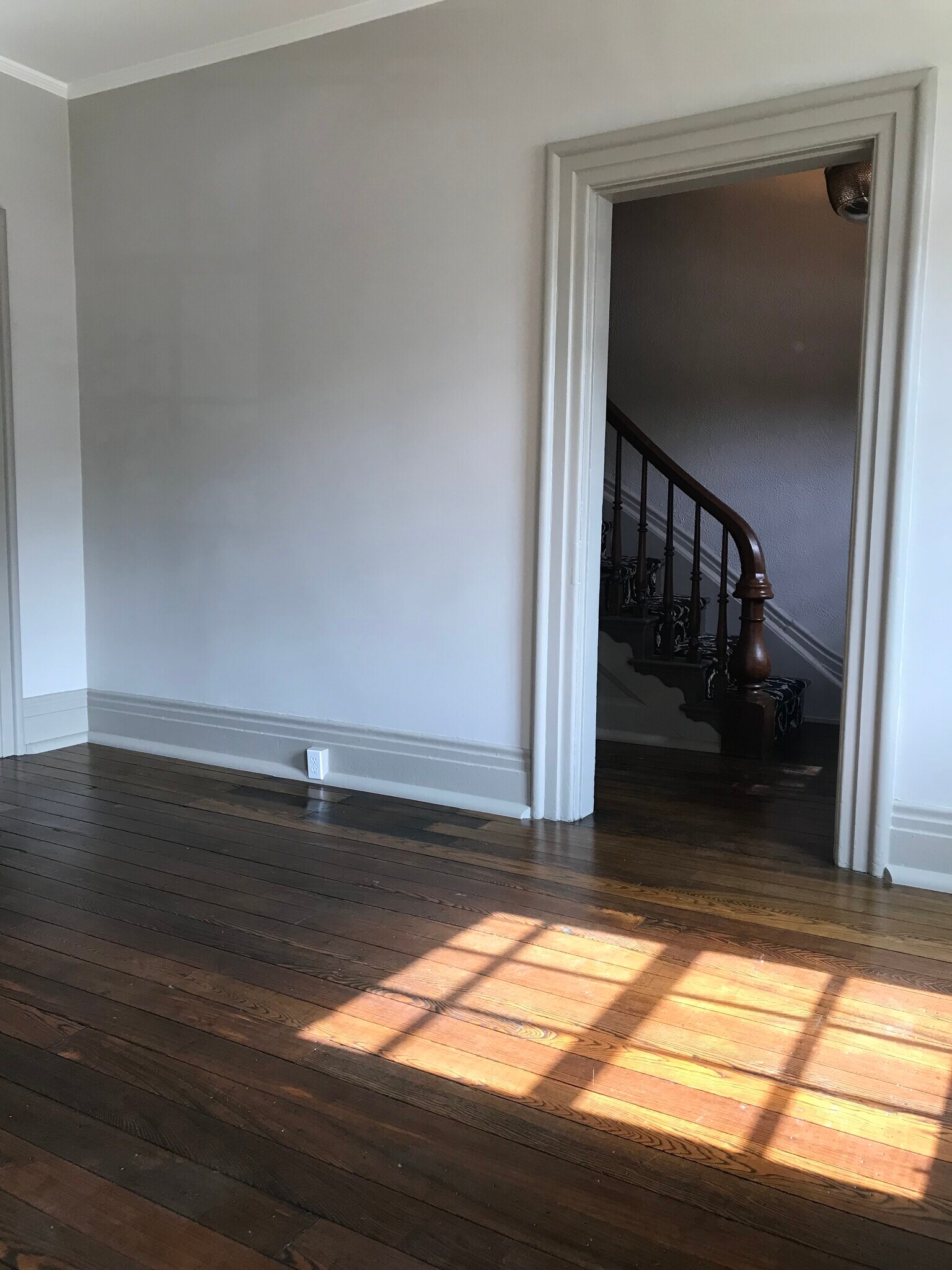 Living room - 628 S 3rd St