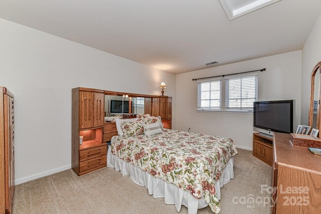 Building Photo - 9625 Sunset Grove Dr