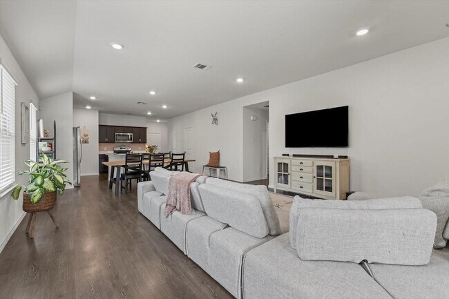 Building Photo - 113 Keller Rd