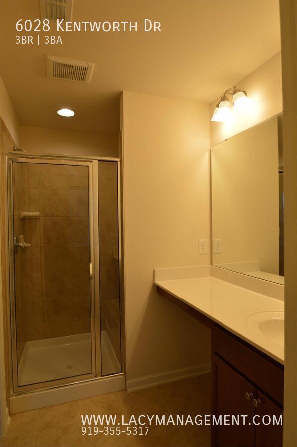 Building Photo - 6028 Kentworth Dr