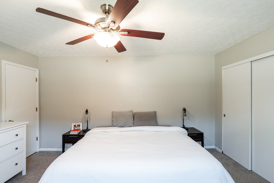 Main level Master Bedroom - 67 Groton Dr