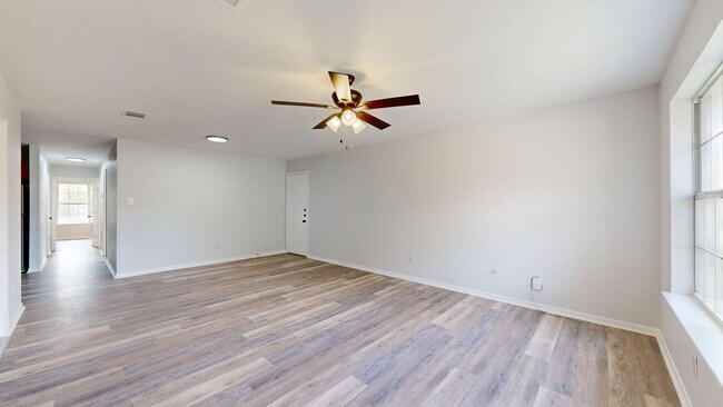Building Photo - 1406 Van Zanten Ct