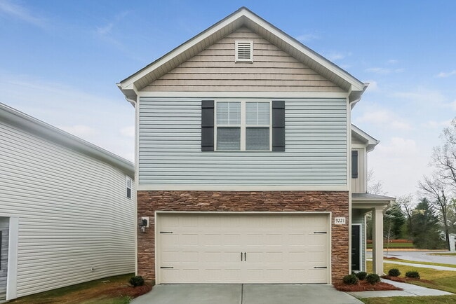 Building Photo - 9221 Treyburn Dr