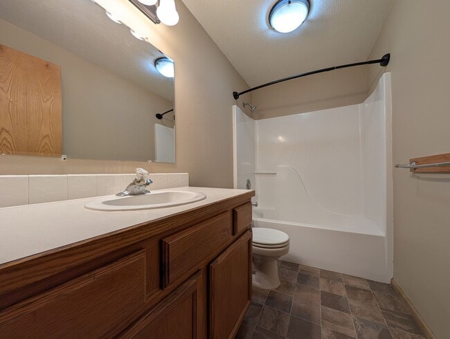 Building Photo - Nice 2bed/1.5 bath townhome- Great Springf...