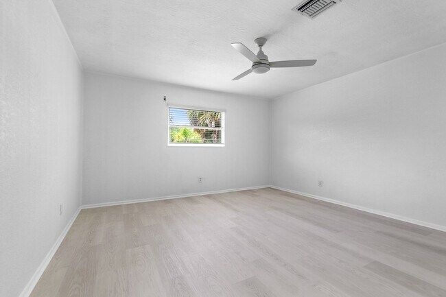 Building Photo - 7810 S Tropical Trail
