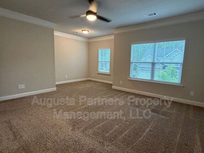 Building Photo - 1008 Swan Ct