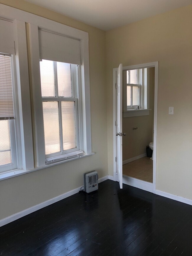 Building Photo - 524 23rd St