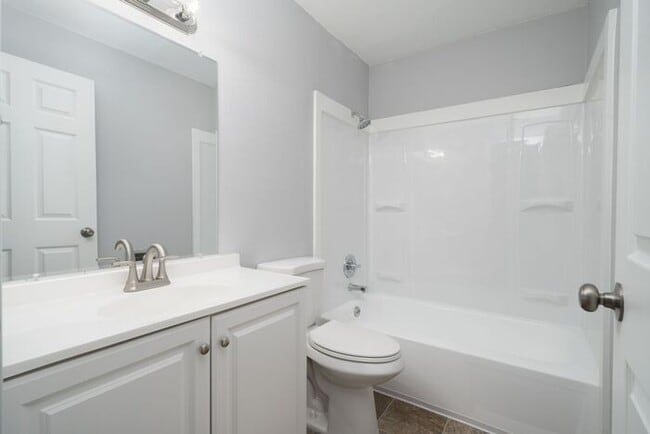 Building Photo - GOBBLE UP THIS DEAL BEFORE IT IS GONE! Sign a Lease, Move In, and Get a $500 Gift Card! Limited T...