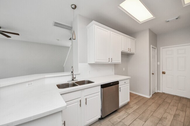 Building Photo - 16850 Brooktondale Ct