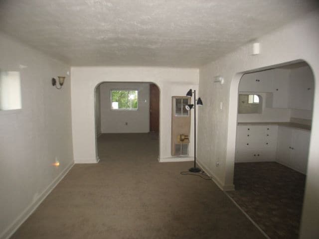 Building Photo - SINGLE-LEVEL 2 BEDROOM, 1 BATHROOM, SINGLE...