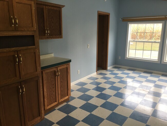 Building Photo - 585 110th Ave