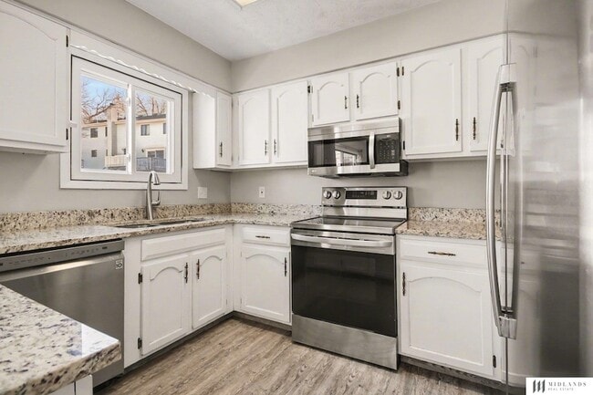 Building Photo - 1009 Willow Ave