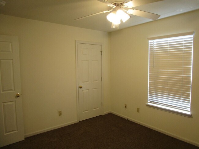 Building Photo - 3519-3521-3521 Prescott Dr