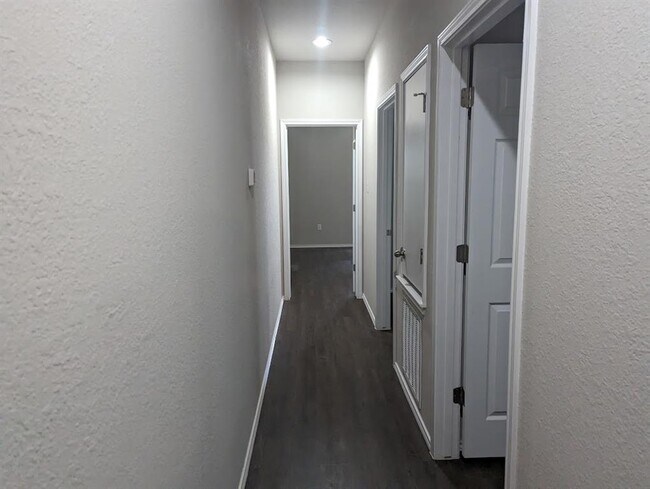 Building Photo - 3412 Scott Cir