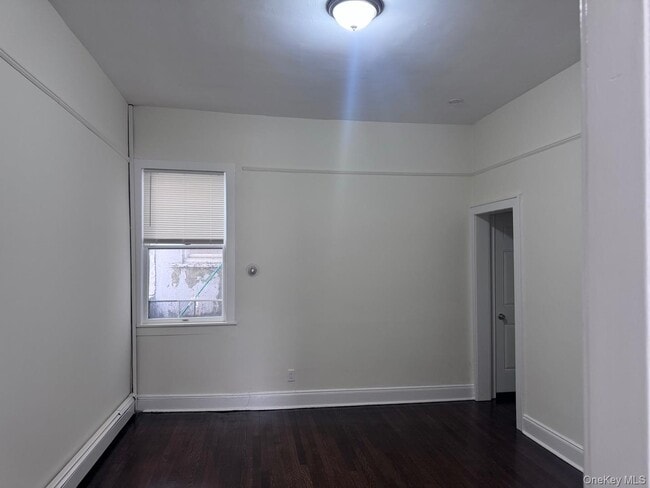 Building Photo - 62 Jerusalem Ave