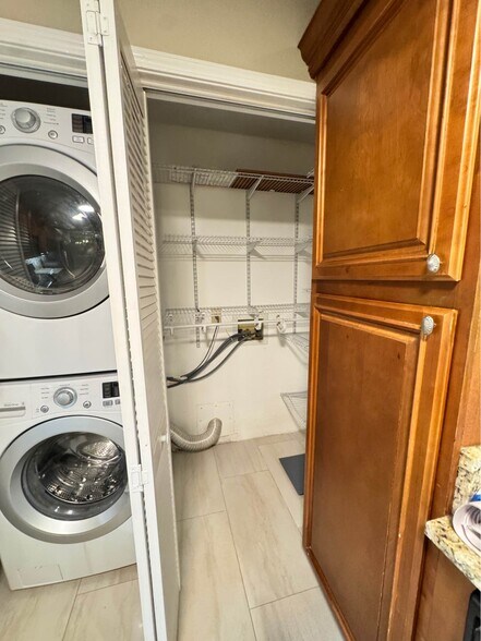 Building Photo - 601 Abingdon Way