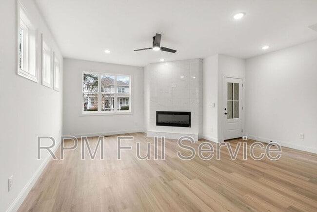 Building Photo - 2109 14th Ave N