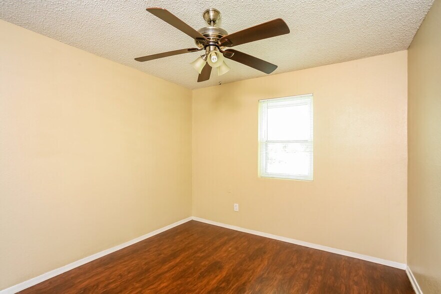 Building Photo - 913 Joe Bailey St