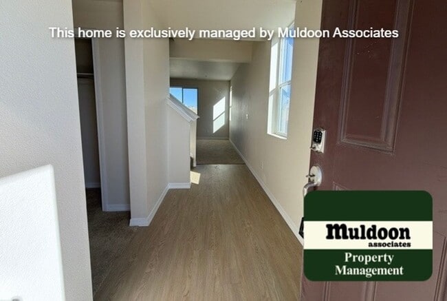 Building Photo - Like new 2-story Home!