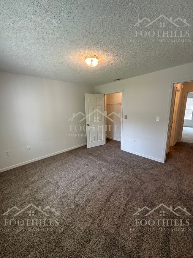 Building Photo - 3 Bedroom, 2 Bath Home near to Hwy 187 South
