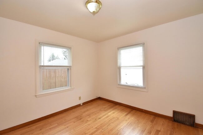 Building Photo - 3115 Lasalle St