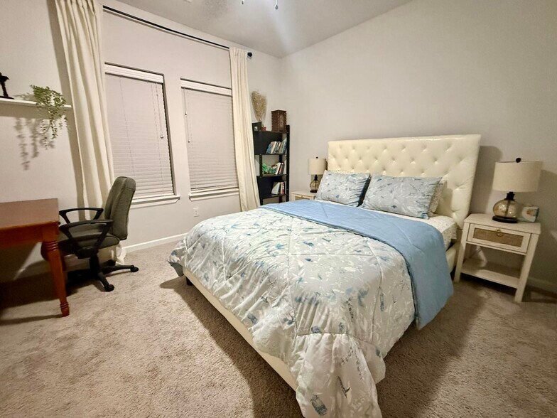 Building Photo - 1803 Desert Willow Way