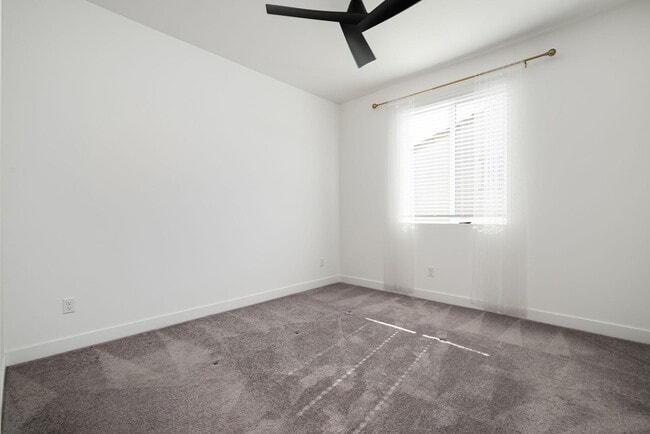 Building Photo - 76305 Columbia Dr