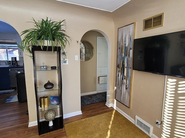 Building Photo - 5211 Julian St