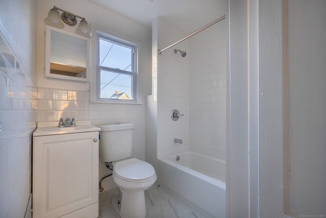 Building Photo - 216 Howard Ave