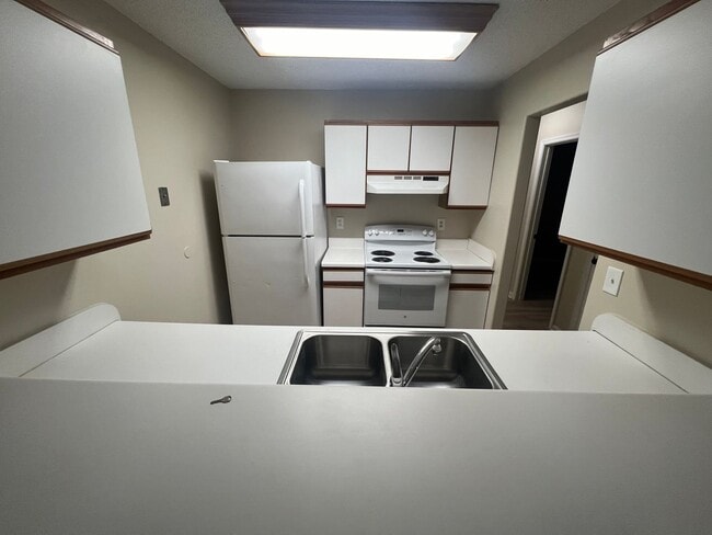 Building Photo - 2 Bed 2 Bath Condo