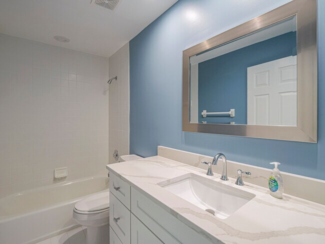 Building Photo - 4791 S Newport Island Dr