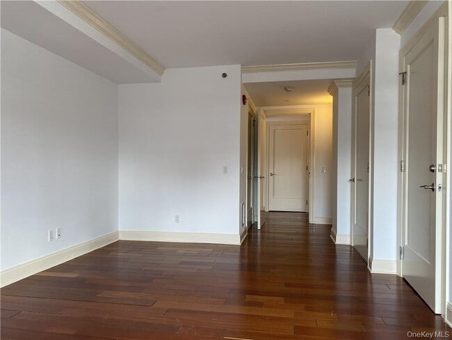 Building Photo - 1 S Astor St