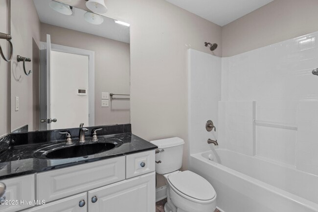 Building Photo - 2901 Beunavista Ct
