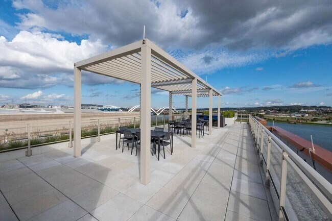 Building Photo - 88 V St SW