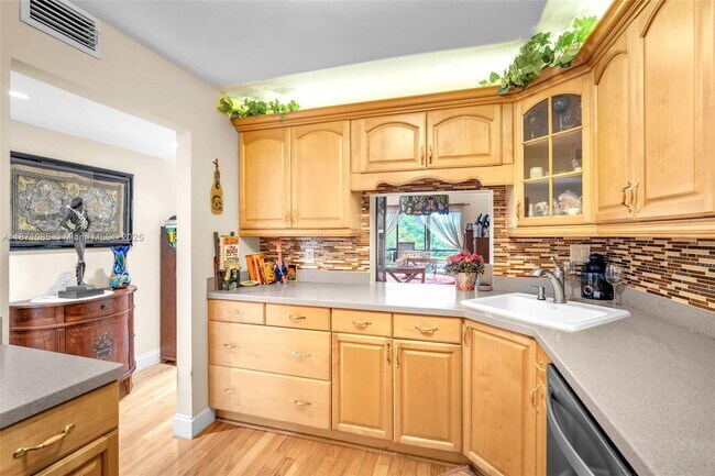 Building Photo - 2311 S Cypress Bend Dr