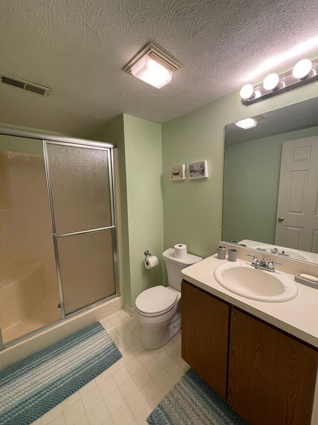 Building Photo - 2 Bed + Office Condo | Pool, Garage & Flexible Move-In