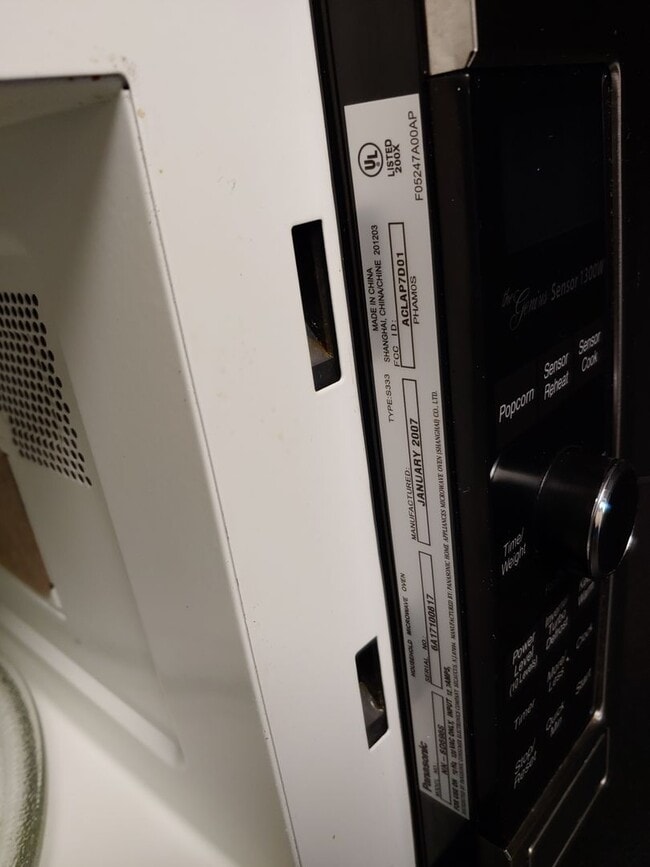 Building Photo - Gorgeous Spacious TownHome in Downtown Mou...