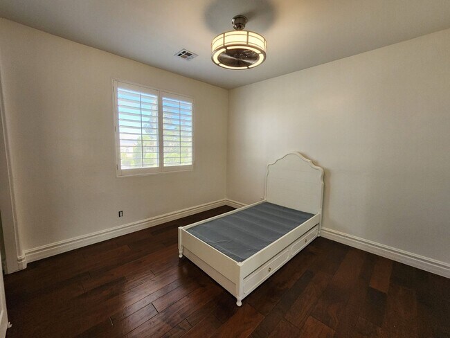 Building Photo - Beautifully Upgraded Southern Highlands Ga...