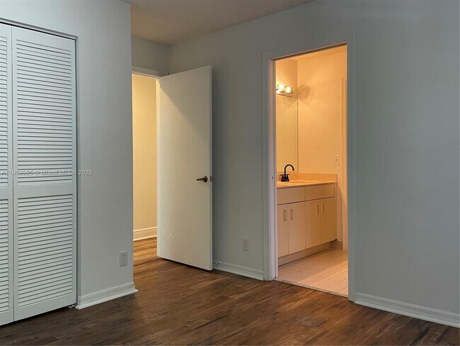 Building Photo - 785 Heron Rd