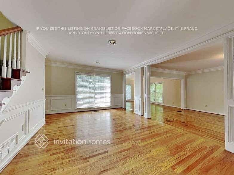 Building Photo - 9320 N Lake Dr